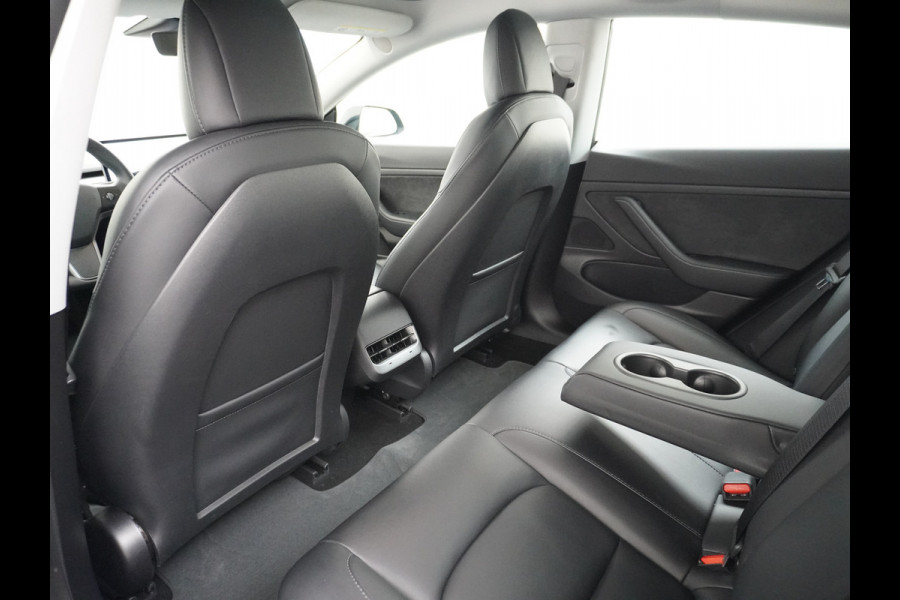 Tesla Model 3 RWD SR+ NW Model 60kWh LFP 283PK Trekhaak Warmtepomp Elektr.A-klep FSD-3 Sentry Mode Bankverwarmd FSD 18" Premium Luidspr. AutoP Navi LED Comfortstoelen ACC DAB Keyless en Voorverwarmen interieur via App One-Pedal-Drive Origineel Nederlandse auto Garantie Accu/Motor tot 31-03-2029 max 160.000km 1.584kg licht!