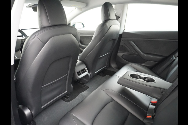 Tesla Model 3 RWD SR+ NW Model 60kWh LFP 283PK Trekhaak Warmtepomp Elektr.A-klep FSD-3 Sentry Mode Bankverwarmd FSD 18" Premium Luidspr. AutoP Navi LED Comfortstoelen ACC DAB Keyless en Voorverwarmen interieur via App One-Pedal-Drive Origineel Nederlandse auto Garantie Accu/Motor tot 31-03-2029 max 160.000km 1.584kg licht!