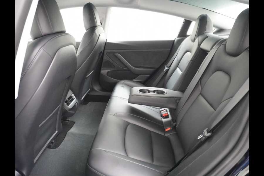 Tesla Model 3 RWD SR+ NW Model 60kWh LFP 283PK Trekhaak Warmtepomp Elektr.A-klep FSD-3 Sentry Mode Bankverwarmd FSD 18" Premium Luidspr. AutoP Navi LED Comfortstoelen ACC DAB Keyless en Voorverwarmen interieur via App One-Pedal-Drive Origineel Nederlandse auto Garantie Accu/Motor tot 31-03-2029 max 160.000km 1.584kg licht!