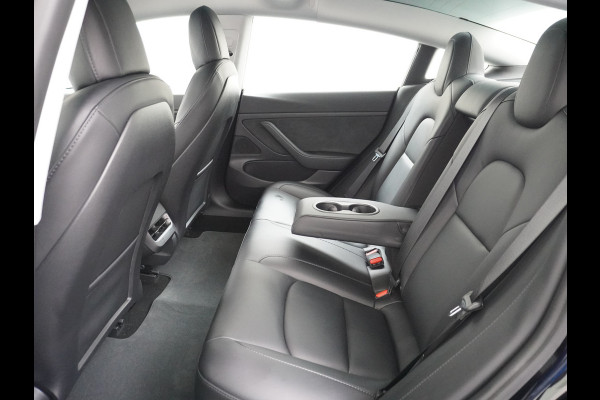 Tesla Model 3 RWD SR+ NW Model 60kWh LFP 283PK Trekhaak Warmtepomp Elektr.A-klep FSD-3 Sentry Mode Bankverwarmd FSD 18" Premium Luidspr. AutoP Navi LED Comfortstoelen ACC DAB Keyless en Voorverwarmen interieur via App One-Pedal-Drive Origineel Nederlandse auto Garantie Accu/Motor tot 31-03-2029 max 160.000km 1.584kg licht!