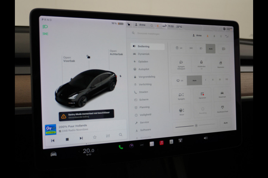 Tesla Model 3 RWD SR+ NW Model 60kWh LFP 283PK Trekhaak Warmtepomp Elektr.A-klep FSD-3 Sentry Mode Bankverwarmd FSD 18" Premium Luidspr. AutoP Navi LED Comfortstoelen ACC DAB Keyless en Voorverwarmen interieur via App One-Pedal-Drive Origineel Nederlandse auto Garantie Accu/Motor tot 31-03-2029 max 160.000km 1.584kg licht!