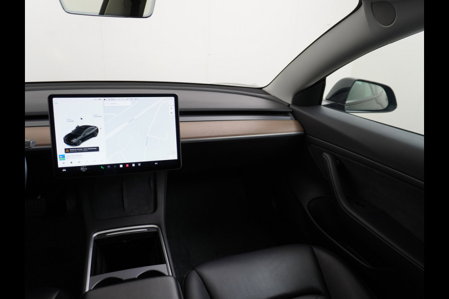 Tesla Model 3 RWD SR+ NW Model 60kWh LFP 283PK Trekhaak Warmtepomp Elektr.A-klep FSD-3 Sentry Mode Bankverwarmd FSD 18" Premium Luidspr. AutoP Navi LED Comfortstoelen ACC DAB Keyless en Voorverwarmen interieur via App One-Pedal-Drive Origineel Nederlandse auto Garantie Accu/Motor tot 31-03-2029 max 160.000km 1.584kg licht!