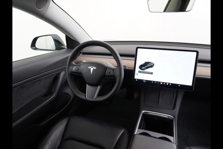 Tesla Model 3 RWD SR+ NW Model 60kWh LFP 283PK Trekhaak Warmtepomp Elektr.A-klep FSD-3 Sentry Mode Bankverwarmd FSD 18" Premium Luidspr. AutoP Navi LED Comfortstoelen ACC DAB Keyless en Voorverwarmen interieur via App One-Pedal-Drive Origineel Nederlandse auto Garantie Accu/Motor tot 31-03-2029 max 160.000km 1.584kg licht!