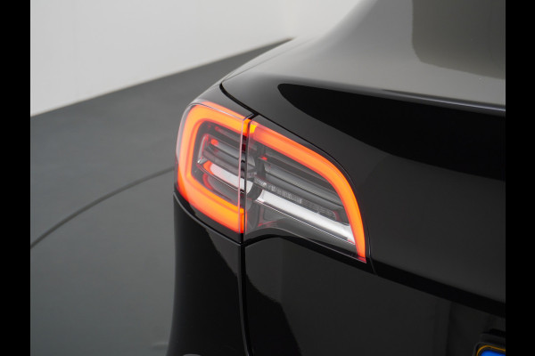 Tesla Model 3 RWD SR+ NW Model 60kWh LFP 283PK Trekhaak Warmtepomp Elektr.A-klep FSD-3 Sentry Mode Bankverwarmd FSD 18" Premium Luidspr. AutoP Navi LED Comfortstoelen ACC DAB Keyless en Voorverwarmen interieur via App One-Pedal-Drive Origineel Nederlandse auto Garantie Accu/Motor tot 31-03-2029 max 160.000km 1.584kg licht!