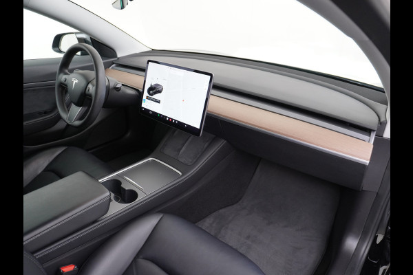 Tesla Model 3 RWD SR+ NW Model 60kWh LFP 283PK Trekhaak Warmtepomp Elektr.A-klep FSD-3 Sentry Mode Bankverwarmd FSD 18" Premium Luidspr. AutoP Navi LED Comfortstoelen ACC DAB Keyless en Voorverwarmen interieur via App One-Pedal-Drive Origineel Nederlandse auto Garantie Accu/Motor tot 31-03-2029 max 160.000km 1.584kg licht!