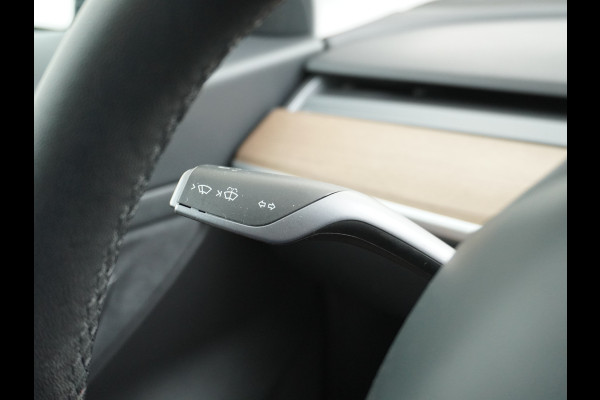 Tesla Model 3 RWD SR+ NW Model 60kWh LFP 283PK Trekhaak Warmtepomp Elektr.A-klep FSD-3 Sentry Mode Bankverwarmd FSD 18" Premium Luidspr. AutoP Navi LED Comfortstoelen ACC DAB Keyless en Voorverwarmen interieur via App One-Pedal-Drive Origineel Nederlandse auto Garantie Accu/Motor tot 31-03-2029 max 160.000km 1.584kg licht!