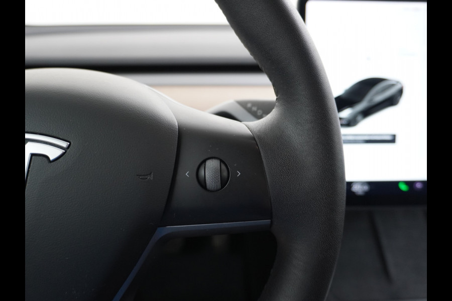 Tesla Model 3 RWD SR+ NW Model 60kWh LFP 283PK Trekhaak Warmtepomp Elektr.A-klep FSD-3 Sentry Mode Bankverwarmd FSD 18" Premium Luidspr. AutoP Navi LED Comfortstoelen ACC DAB Keyless en Voorverwarmen interieur via App One-Pedal-Drive Origineel Nederlandse auto Garantie Accu/Motor tot 31-03-2029 max 160.000km 1.584kg licht!