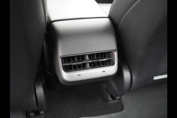 Tesla Model 3 RWD SR+ NW Model 60kWh LFP 283PK Trekhaak Warmtepomp Elektr.A-klep FSD-3 Sentry Mode Bankverwarmd FSD 18" Premium Luidspr. AutoP Navi LED Comfortstoelen ACC DAB Keyless en Voorverwarmen interieur via App One-Pedal-Drive Origineel Nederlandse auto Garantie Accu/Motor tot 31-03-2029 max 160.000km 1.584kg licht!