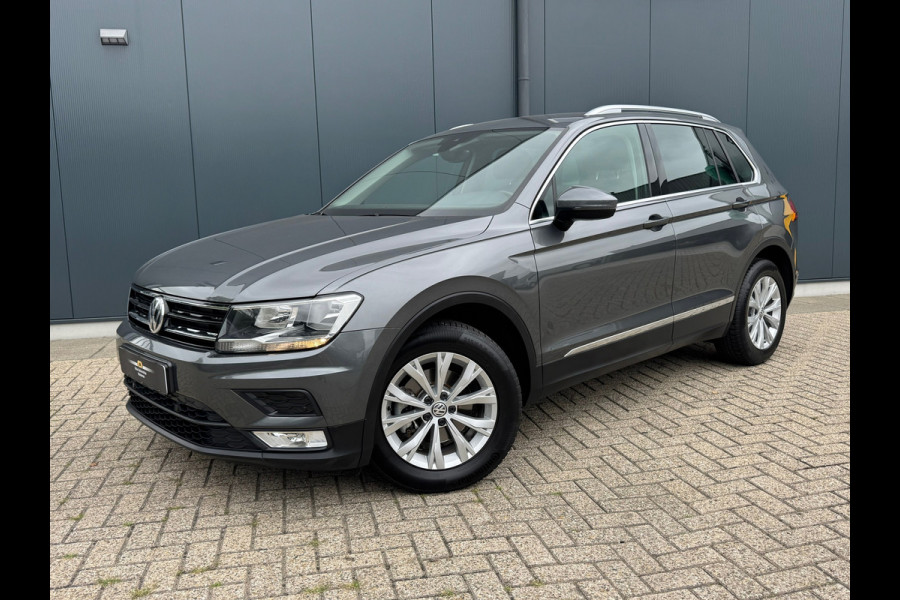 Volkswagen Tiguan 1.4 TSI * Navigatie * Parkeersensoren * Lane Assist * Lichtmetalen Velgen *