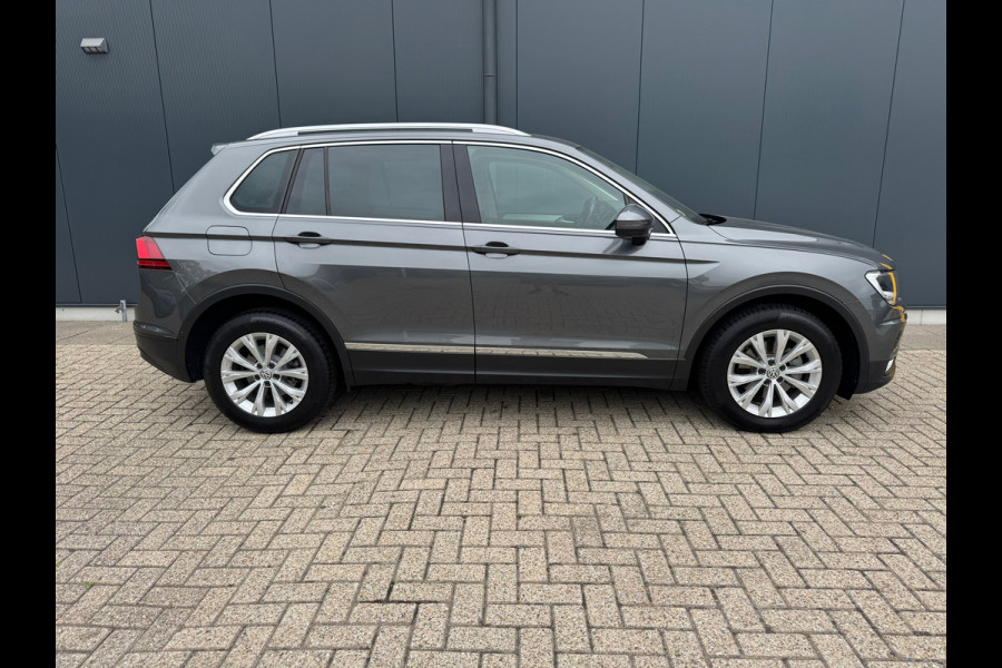 Volkswagen Tiguan 1.4 TSI * Navigatie * Parkeersensoren * Lane Assist * Lichtmetalen Velgen *