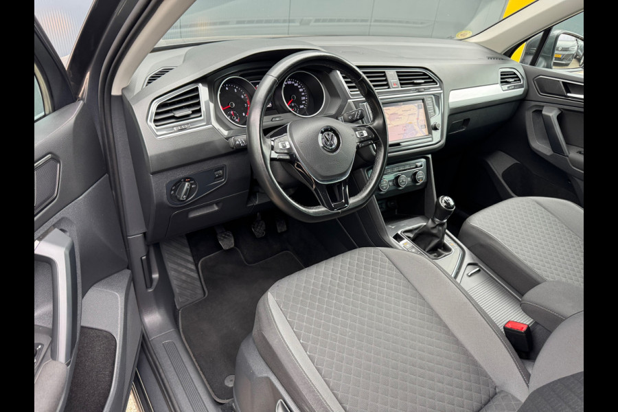 Volkswagen Tiguan 1.4 TSI * Navigatie * Parkeersensoren * Lane Assist * Lichtmetalen Velgen *