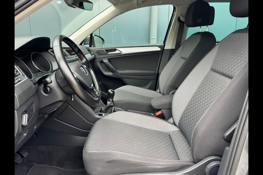 Volkswagen Tiguan 1.4 TSI * Navigatie * Parkeersensoren * Lane Assist * Lichtmetalen Velgen *