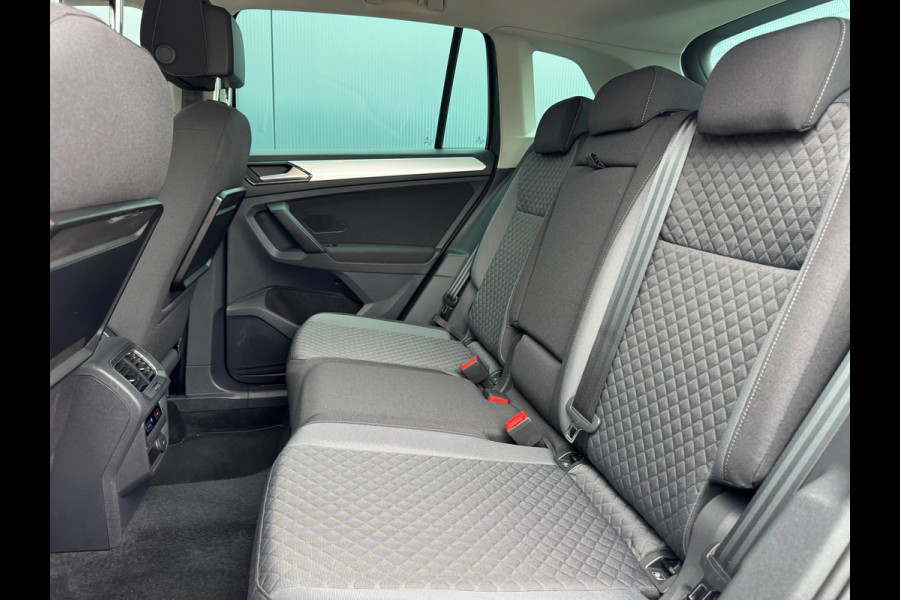 Volkswagen Tiguan 1.4 TSI * Navigatie * Parkeersensoren * Lane Assist * Lichtmetalen Velgen *