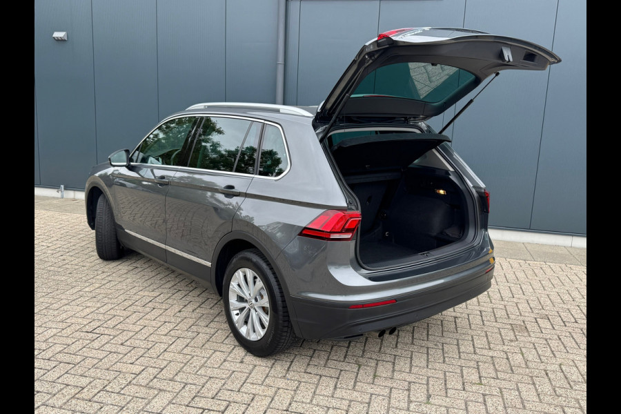 Volkswagen Tiguan 1.4 TSI * Navigatie * Parkeersensoren * Lane Assist * Lichtmetalen Velgen *