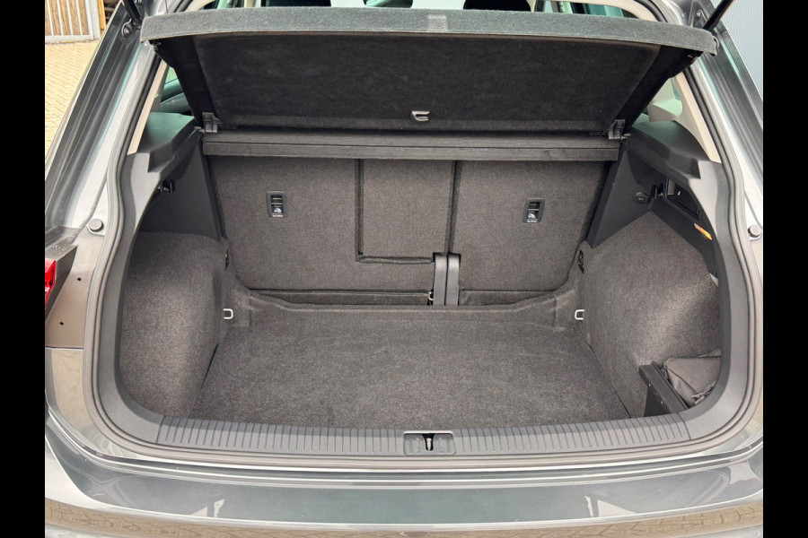 Volkswagen Tiguan 1.4 TSI * Navigatie * Parkeersensoren * Lane Assist * Lichtmetalen Velgen *