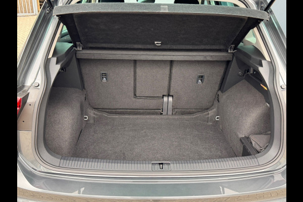 Volkswagen Tiguan 1.4 TSI * Navigatie * Parkeersensoren * Lane Assist * Lichtmetalen Velgen *