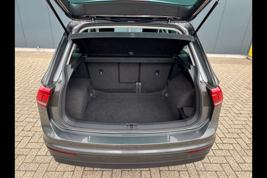 Volkswagen Tiguan 1.4 TSI * Navigatie * Parkeersensoren * Lane Assist * Lichtmetalen Velgen *