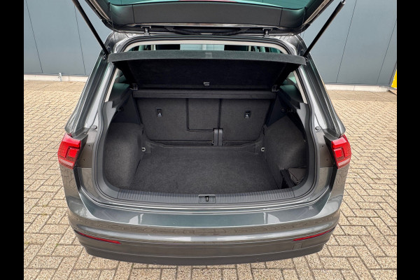 Volkswagen Tiguan 1.4 TSI * Navigatie * Parkeersensoren * Lane Assist * Lichtmetalen Velgen *