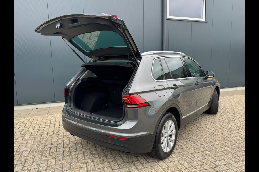 Volkswagen Tiguan 1.4 TSI * Navigatie * Parkeersensoren * Lane Assist * Lichtmetalen Velgen *