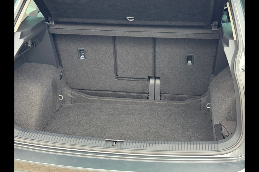 Volkswagen Tiguan 1.4 TSI * Navigatie * Parkeersensoren * Lane Assist * Lichtmetalen Velgen *