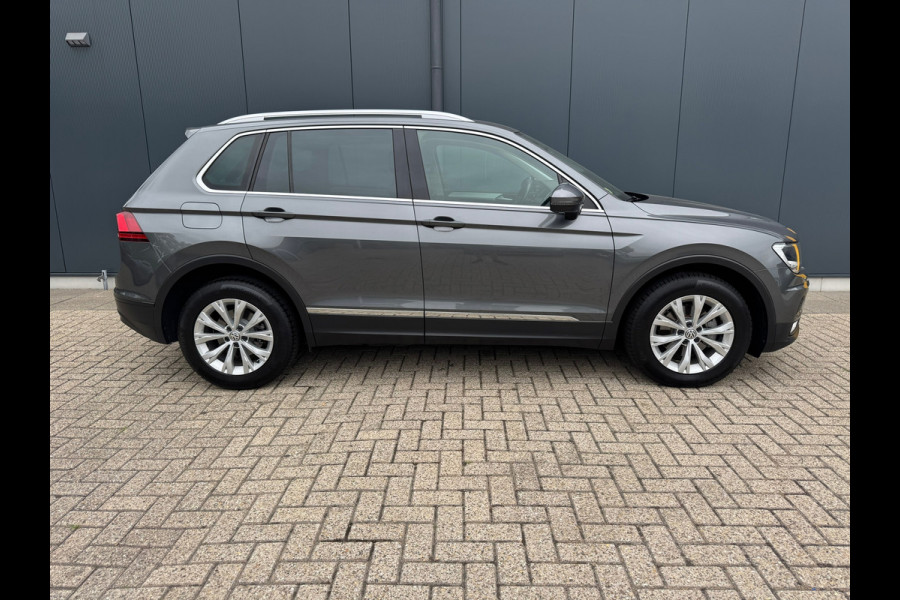 Volkswagen Tiguan 1.4 TSI * Navigatie * Parkeersensoren * Lane Assist * Lichtmetalen Velgen *