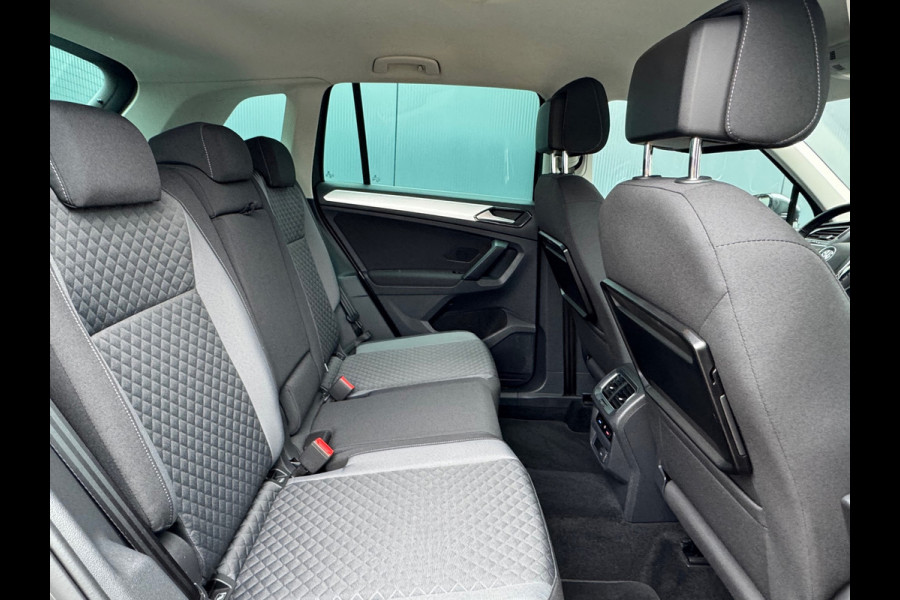 Volkswagen Tiguan 1.4 TSI * Navigatie * Parkeersensoren * Lane Assist * Lichtmetalen Velgen *
