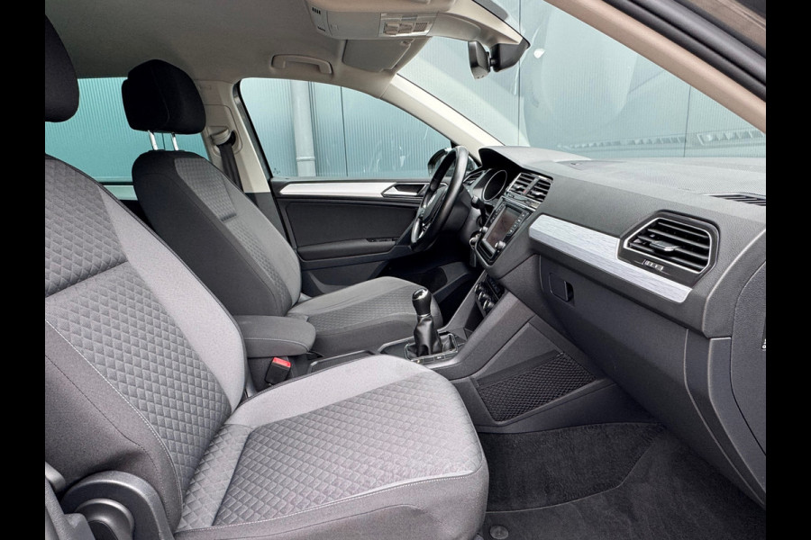 Volkswagen Tiguan 1.4 TSI * Navigatie * Parkeersensoren * Lane Assist * Lichtmetalen Velgen *