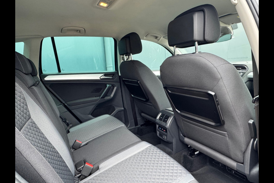 Volkswagen Tiguan 1.4 TSI * Navigatie * Parkeersensoren * Lane Assist * Lichtmetalen Velgen *