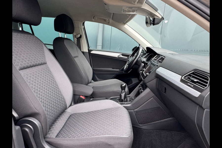 Volkswagen Tiguan 1.4 TSI * Navigatie * Parkeersensoren * Lane Assist * Lichtmetalen Velgen *