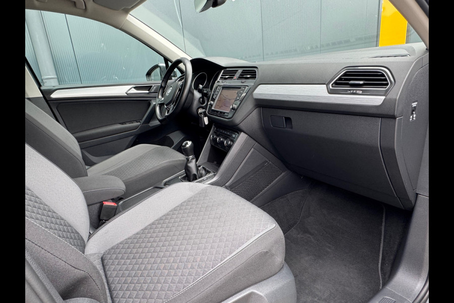 Volkswagen Tiguan 1.4 TSI * Navigatie * Parkeersensoren * Lane Assist * Lichtmetalen Velgen *