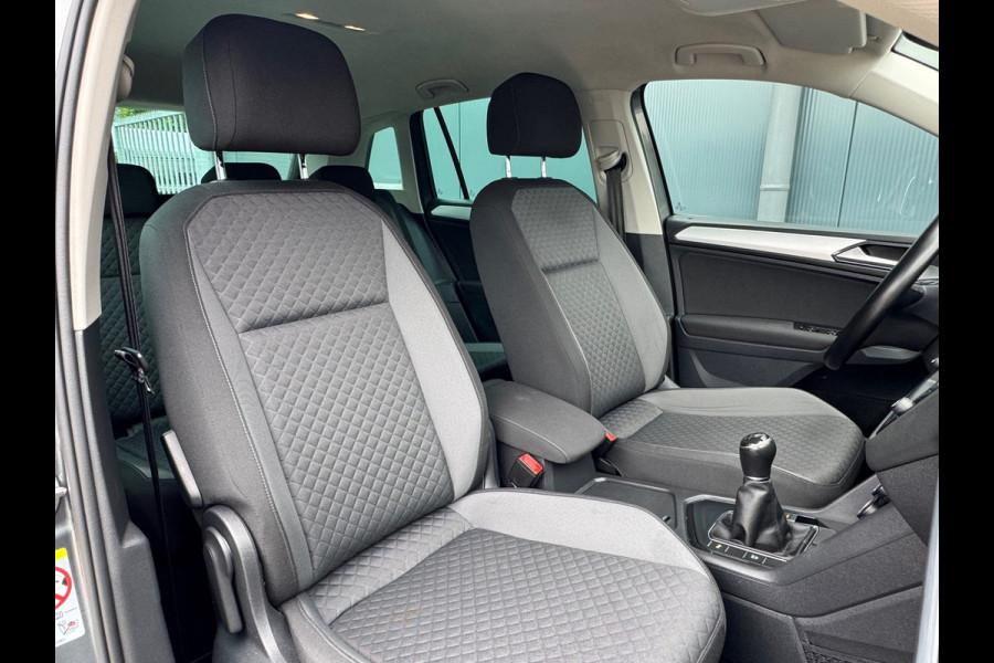 Volkswagen Tiguan 1.4 TSI * Navigatie * Parkeersensoren * Lane Assist * Lichtmetalen Velgen *