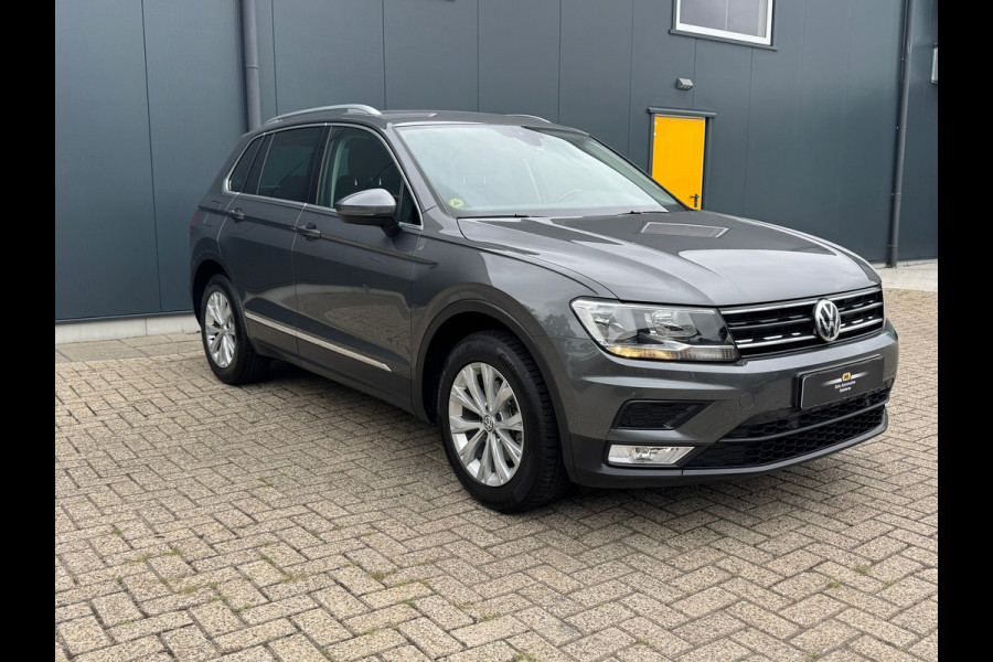 Volkswagen Tiguan 1.4 TSI * Navigatie * Parkeersensoren * Lane Assist * Lichtmetalen Velgen *