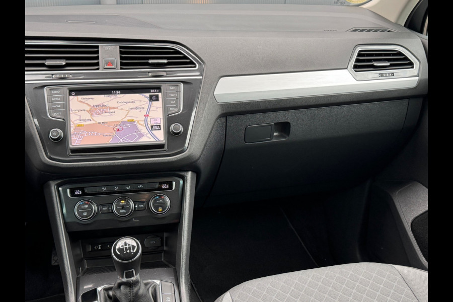 Volkswagen Tiguan 1.4 TSI * Navigatie * Parkeersensoren * Lane Assist * Lichtmetalen Velgen *
