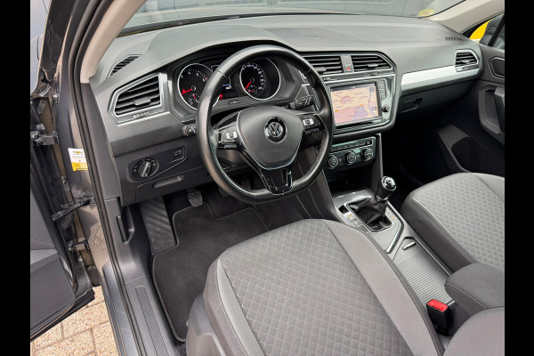 Volkswagen Tiguan 1.4 TSI * Navigatie * Parkeersensoren * Lane Assist * Lichtmetalen Velgen *