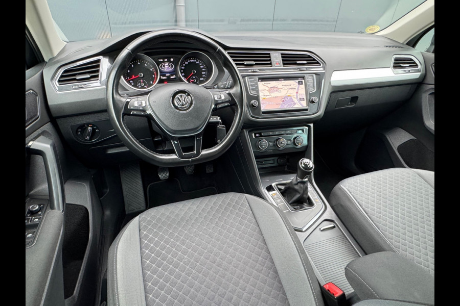 Volkswagen Tiguan 1.4 TSI * Navigatie * Parkeersensoren * Lane Assist * Lichtmetalen Velgen *