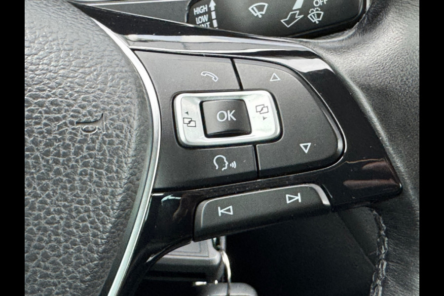 Volkswagen Tiguan 1.4 TSI * Navigatie * Parkeersensoren * Lane Assist * Lichtmetalen Velgen *