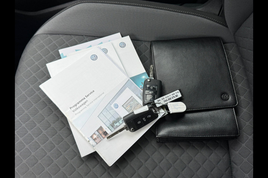 Volkswagen Tiguan 1.4 TSI * Navigatie * Parkeersensoren * Lane Assist * Lichtmetalen Velgen *