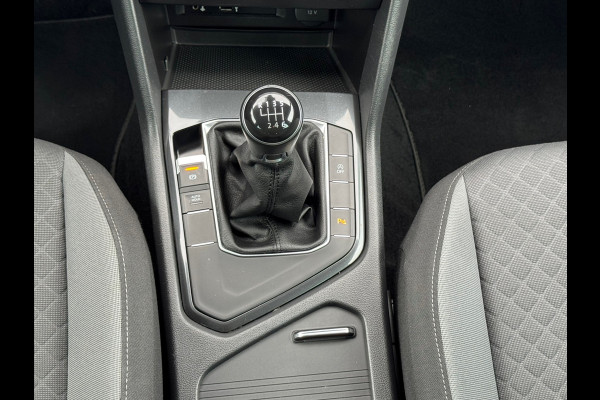 Volkswagen Tiguan 1.4 TSI * Navigatie * Parkeersensoren * Lane Assist * Lichtmetalen Velgen *