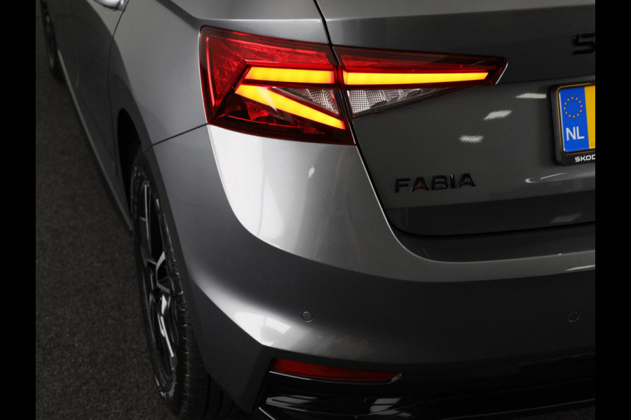 Škoda Fabia 1.0 TSI Monte Carlo 95 pk | Verlengde garantie | Navigatie via App | Parkeersensoren | Achteruitrijcamera | LED koplampen | Stoelverwarming |