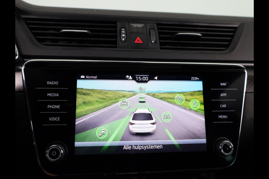Škoda Superb Combi 1.5 TSI ACT Sportline Business 150 pk Automaat (DSG) | Verlengde garantie | Navigatie | Panoramadak | Parkeersensoren | Adaptieve cruise control | Elektr. voorstoelen met memory | Stoelverwarming v/a |