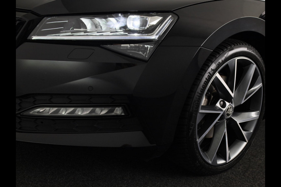 Škoda Superb Combi 1.5 TSI ACT Sportline Business 150 pk Automaat (DSG) | Verlengde garantie | Navigatie | Panoramadak | Parkeersensoren | Adaptieve cruise control | Elektr. voorstoelen met memory | Stoelverwarming v/a |