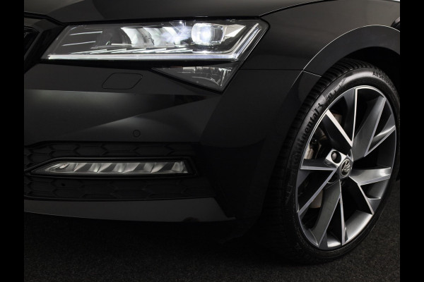 Škoda Superb Combi 1.5 TSI ACT Sportline Business 150 pk Automaat (DSG) | Verlengde garantie | Navigatie | Panoramadak | Parkeersensoren | Adaptieve cruise control | Elektr. voorstoelen met memory | Stoelverwarming v/a |