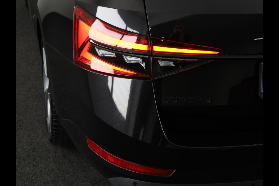 Škoda Superb Combi 1.5 TSI ACT Sportline Business 150 pk Automaat (DSG) | Verlengde garantie | Navigatie | Panoramadak | Parkeersensoren | Adaptieve cruise control | Elektr. voorstoelen met memory | Stoelverwarming v/a |