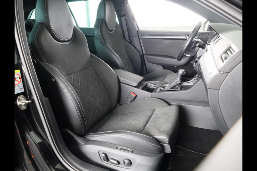 Škoda Superb Combi 1.5 TSI ACT Sportline Business 150 pk Automaat (DSG) | Verlengde garantie | Navigatie | Panoramadak | Parkeersensoren | Adaptieve cruise control | Elektr. voorstoelen met memory | Stoelverwarming v/a |