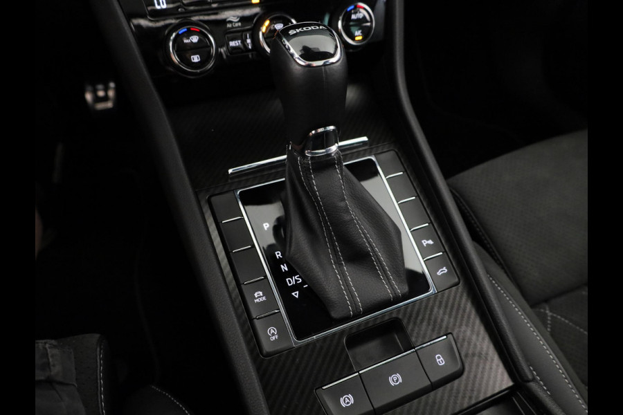 Škoda Superb Combi 1.5 TSI ACT Sportline Business 150 pk Automaat (DSG) | Verlengde garantie | Navigatie | Panoramadak | Parkeersensoren | Adaptieve cruise control | Elektr. voorstoelen met memory | Stoelverwarming v/a |