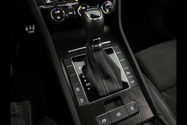 Škoda Superb Combi 1.5 TSI ACT Sportline Business 150 pk Automaat (DSG) | Verlengde garantie | Navigatie | Panoramadak | Parkeersensoren | Adaptieve cruise control | Elektr. voorstoelen met memory | Stoelverwarming v/a |