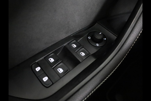 Škoda Superb Combi 1.5 TSI ACT Sportline Business 150 pk Automaat (DSG) | Verlengde garantie | Navigatie | Panoramadak | Parkeersensoren | Adaptieve cruise control | Elektr. voorstoelen met memory | Stoelverwarming v/a |