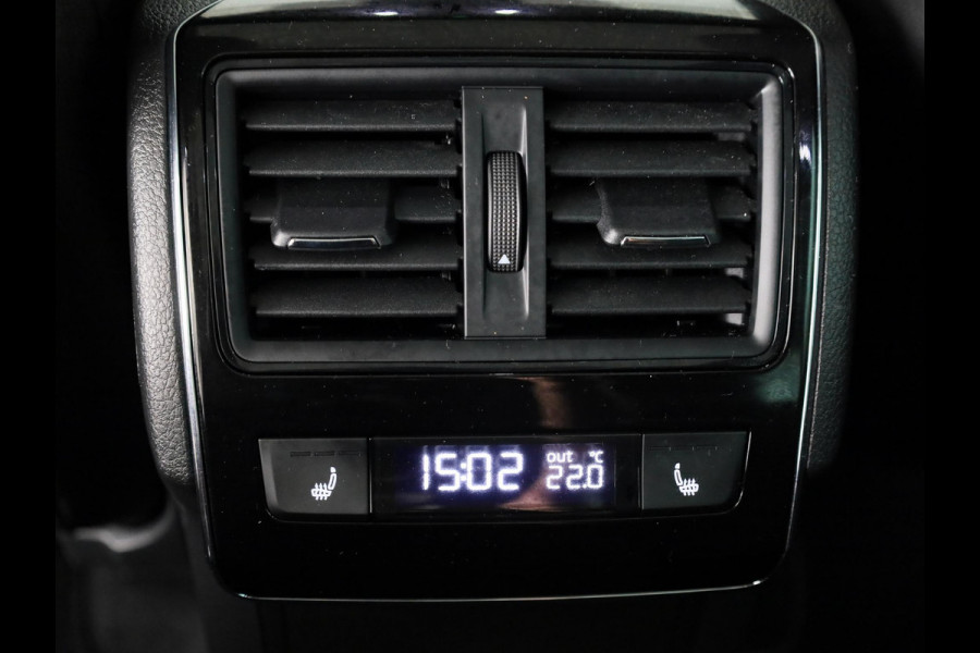 Škoda Superb Combi 1.5 TSI ACT Sportline Business 150 pk Automaat (DSG) | Verlengde garantie | Navigatie | Panoramadak | Parkeersensoren | Adaptieve cruise control | Elektr. voorstoelen met memory | Stoelverwarming v/a |