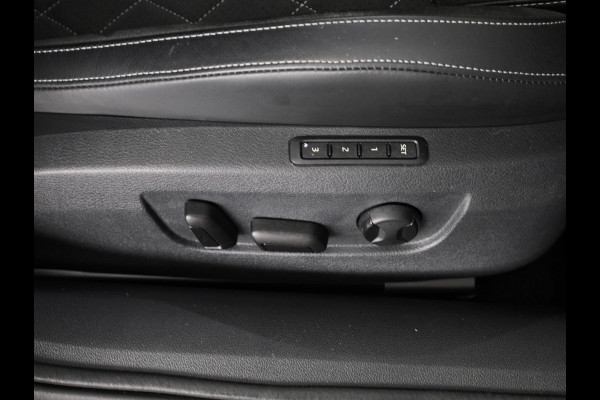 Škoda Superb Combi 1.5 TSI ACT Sportline Business 150 pk Automaat (DSG) | Verlengde garantie | Navigatie | Panoramadak | Parkeersensoren | Adaptieve cruise control | Elektr. voorstoelen met memory | Stoelverwarming v/a |