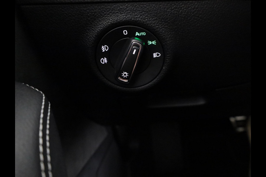 Škoda Superb Combi 1.5 TSI ACT Sportline Business 150 pk Automaat (DSG) | Verlengde garantie | Navigatie | Panoramadak | Parkeersensoren | Adaptieve cruise control | Elektr. voorstoelen met memory | Stoelverwarming v/a |